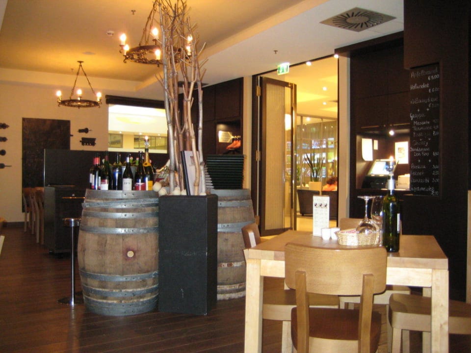 Restaurant "Heuriger" Lindner Hotel Vienna Am Belvedere, part of JdV by Hyatt