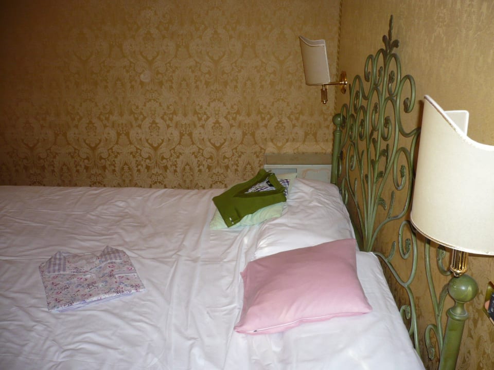 Bett im Doppelzimmer Hotel Castello
