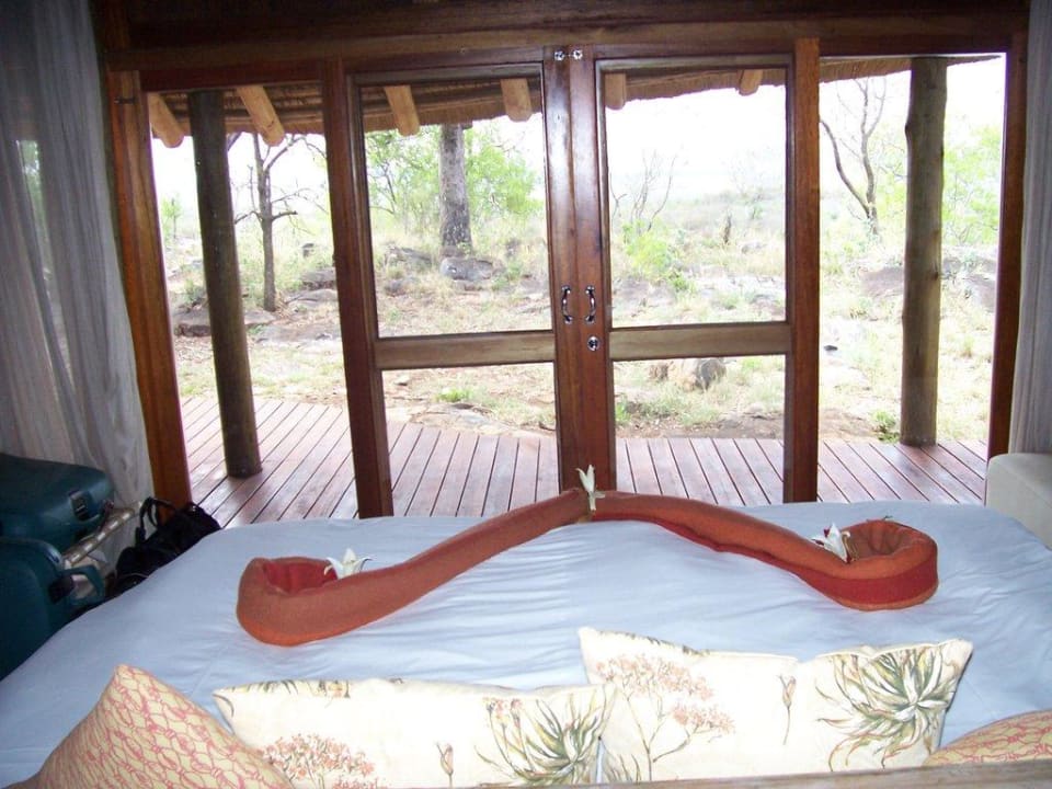 Blick aus dem Zimmer Richtung Steilhang Buffalo Ridge Safari Lodge