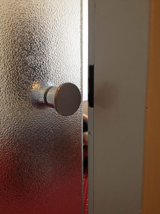 Badezimmertür kann nicht schließen PLAZA INN Hamburg Moorfleet