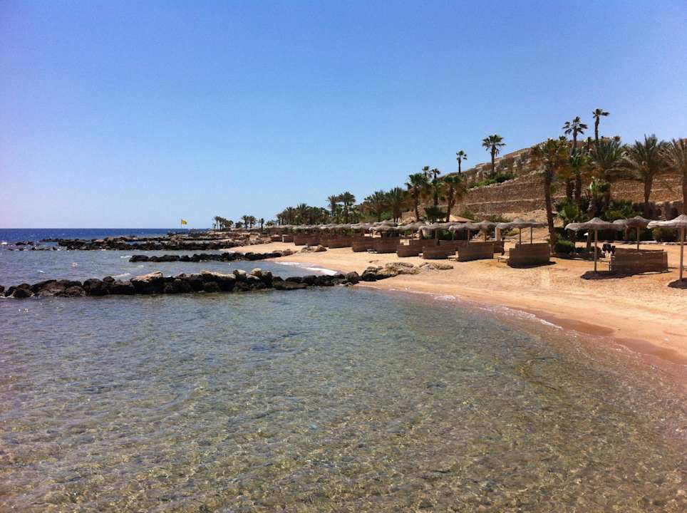 Hotel und Strandansicht in Richtung Süden  Pickalbatros Citadel Resort