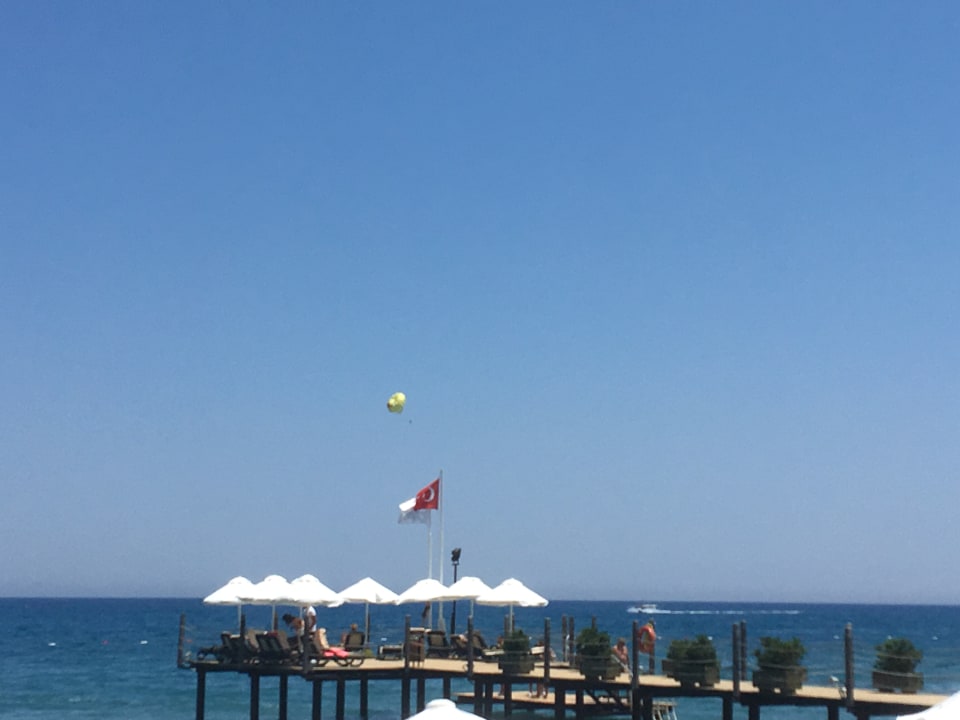 Strand Crystal Flora Beach Resort