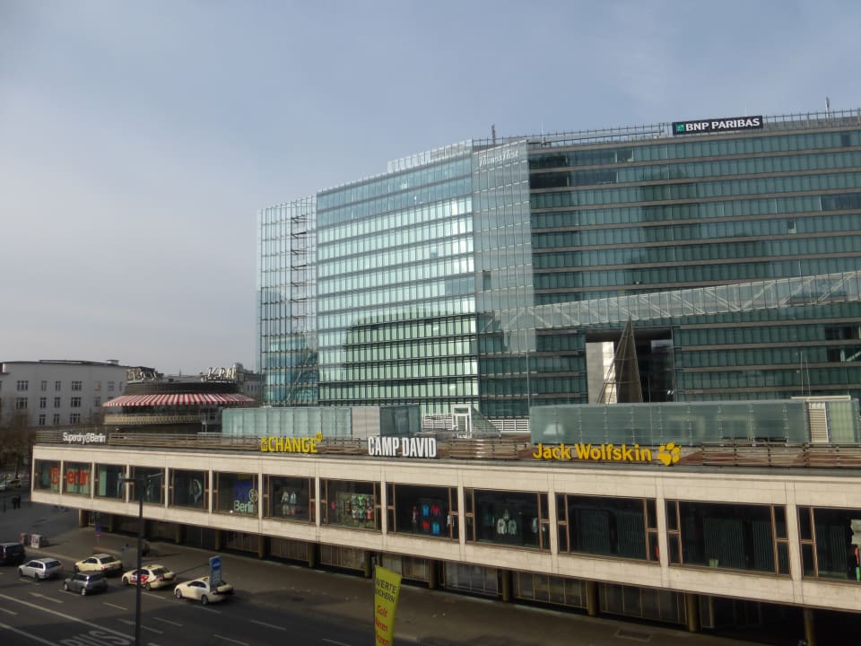 Blick von unserem Zimmer auf die Joachimsthaler Straße acom Hotel Berlin Kurfürstendamm