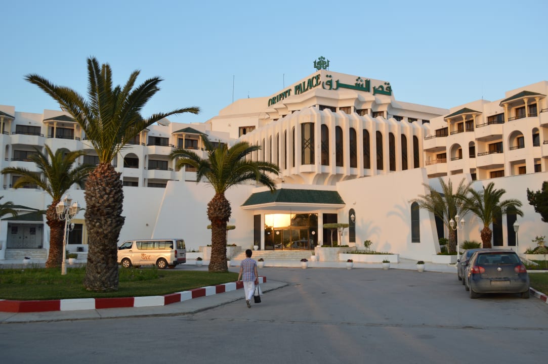 Eingang des Hotels Orient Palace Resort & Spa