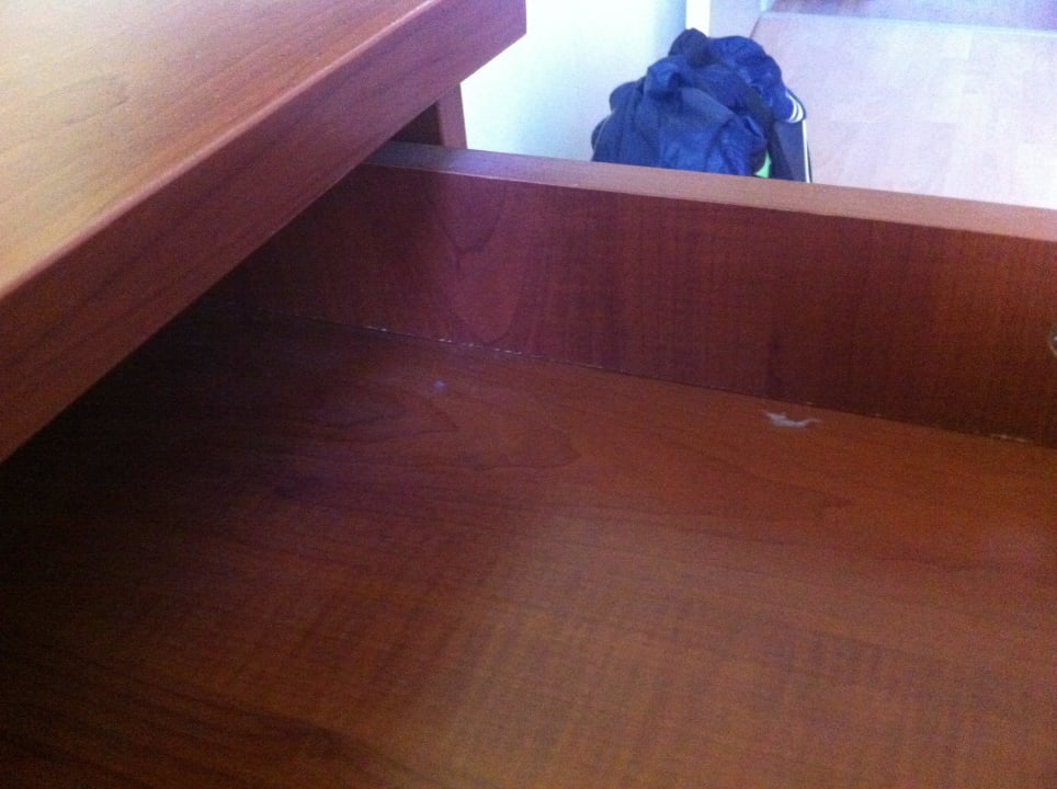 Staub in Schubladen Hotel Atlas Sport