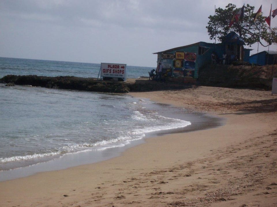 Strand Playabachata Hotel