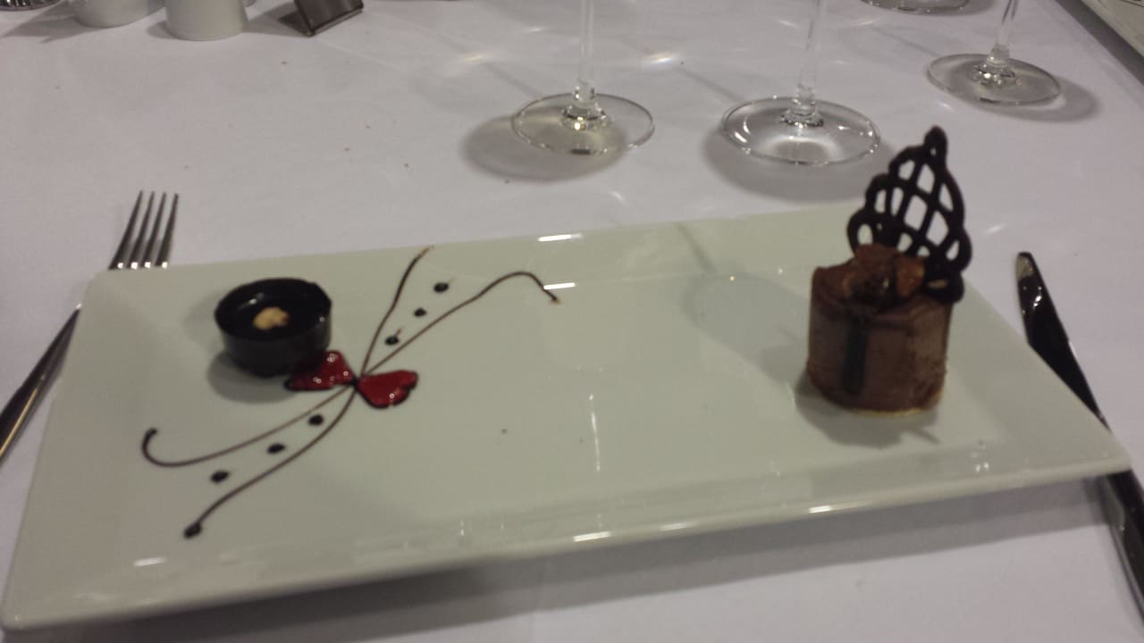 Essen im a la Carte Dessert The Sense Deluxe Hotel