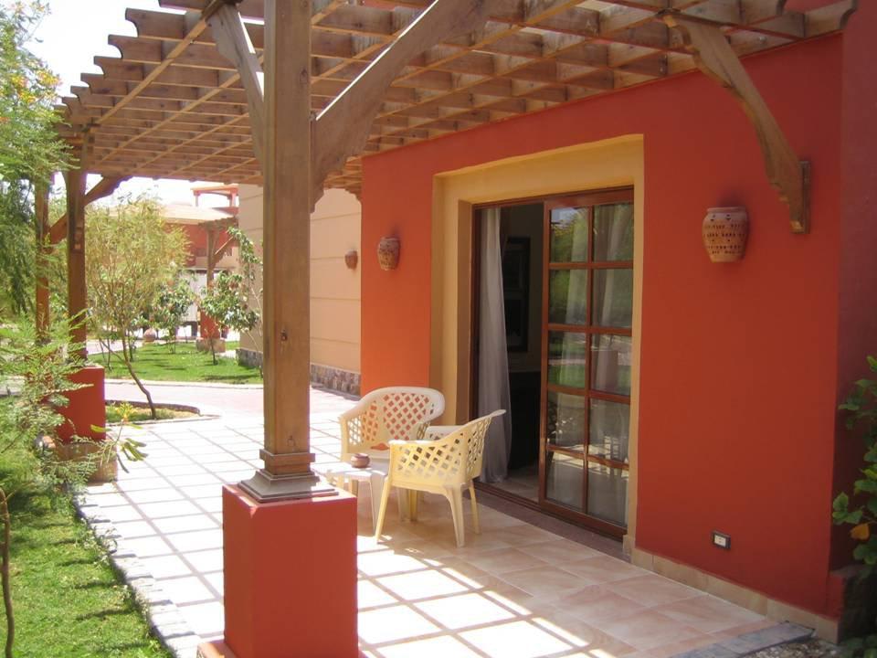 Terrasse an unserem Zimmer 442 Pickalbatros Alf Leila Wa Leila Resort - Neverland Hurghada