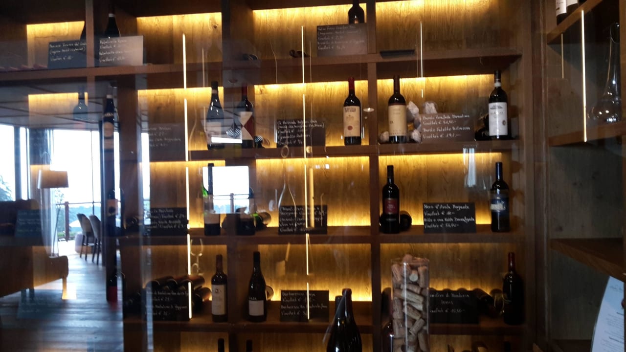 Eingang zum Alpenrestaurant Hotel Chalet Mirabell