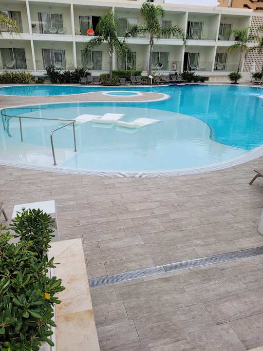 Pool BG Hotel Caballero
