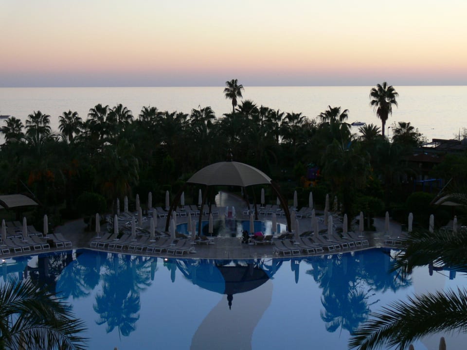 Pool & Kinderpool am Abend Saphir Resort & Spa