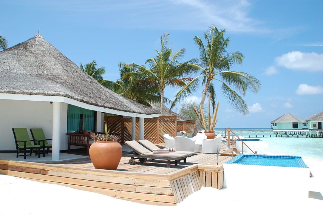 Waterfront Beach Villa mit Pool Kihaa Maldives