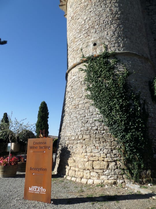 Außenansicht Castell/Weingut Meleto