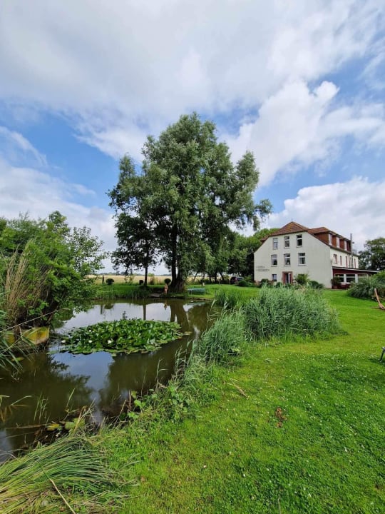 Außenansicht Hotelpension Altes Zollhaus-Leybucht