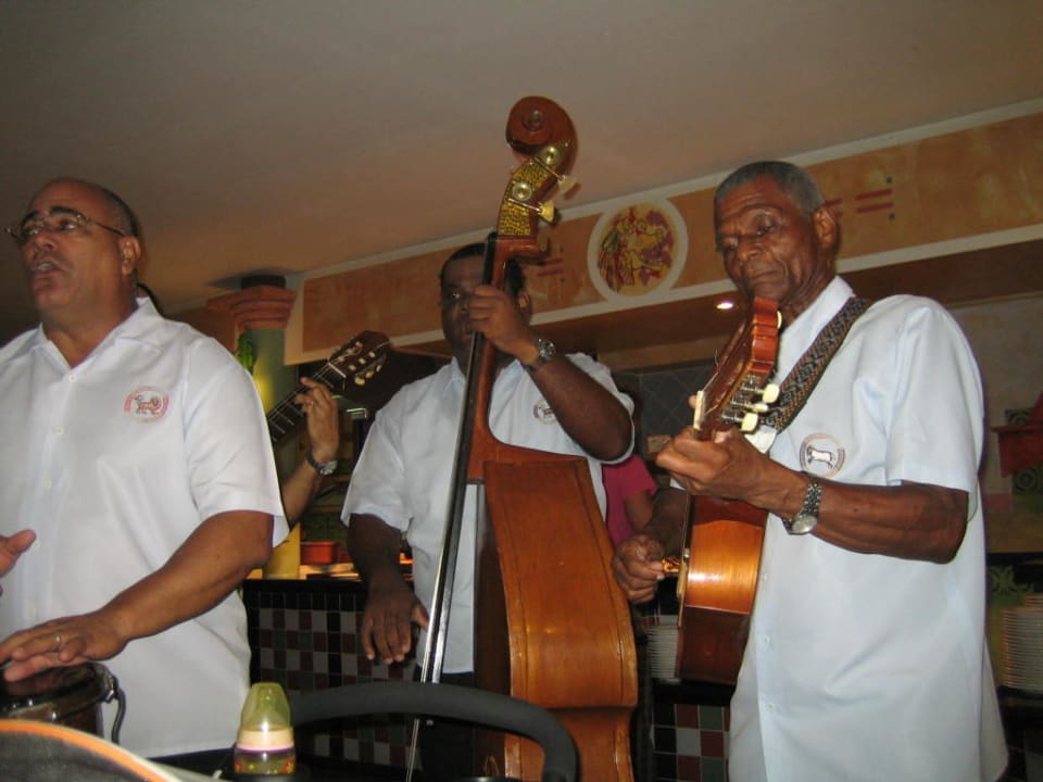 Dezente Musik zum Abendessen Hotel Playa Pesquero