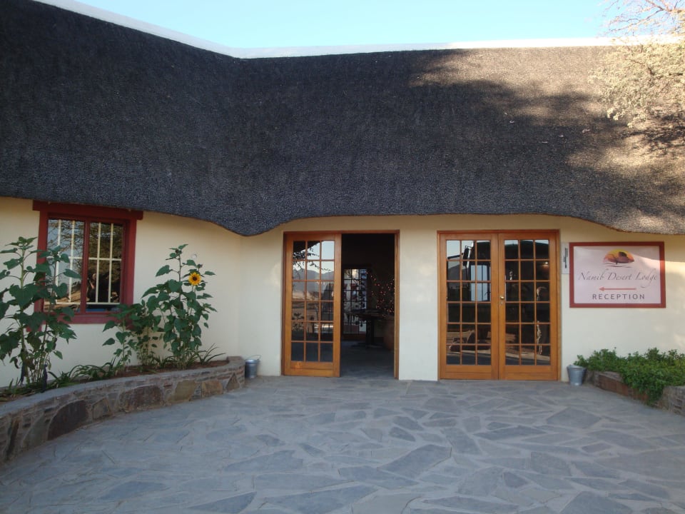 Blick zum Eingang Namib Desert Lodge