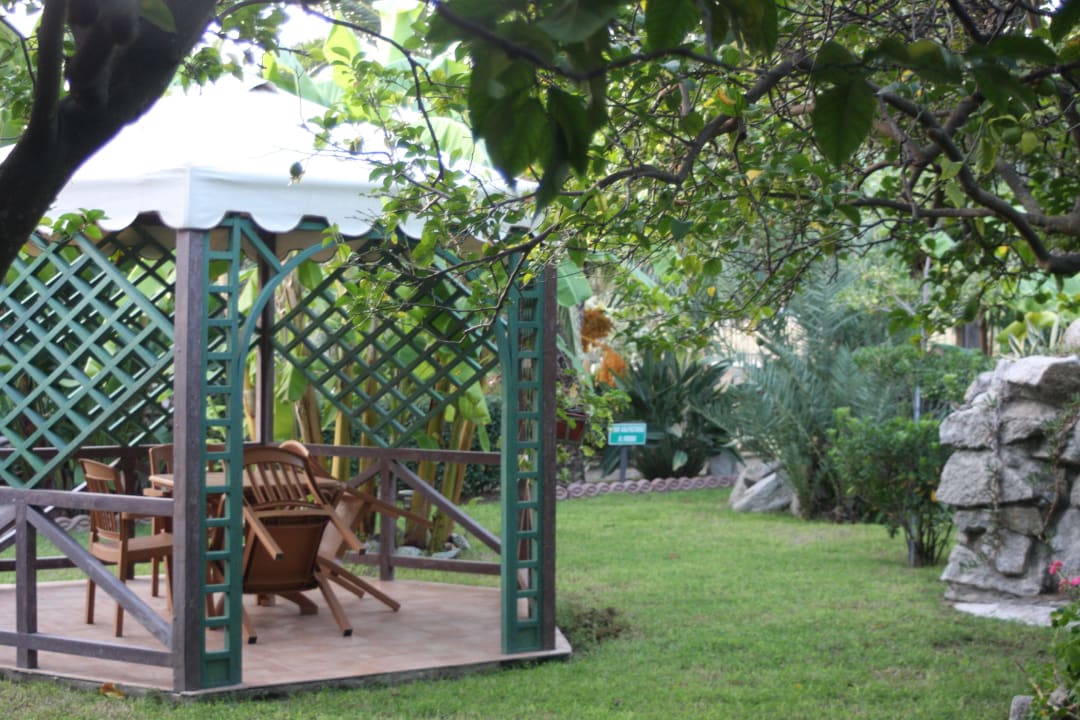 Giardino interno  Hotel Park Oasi Residence