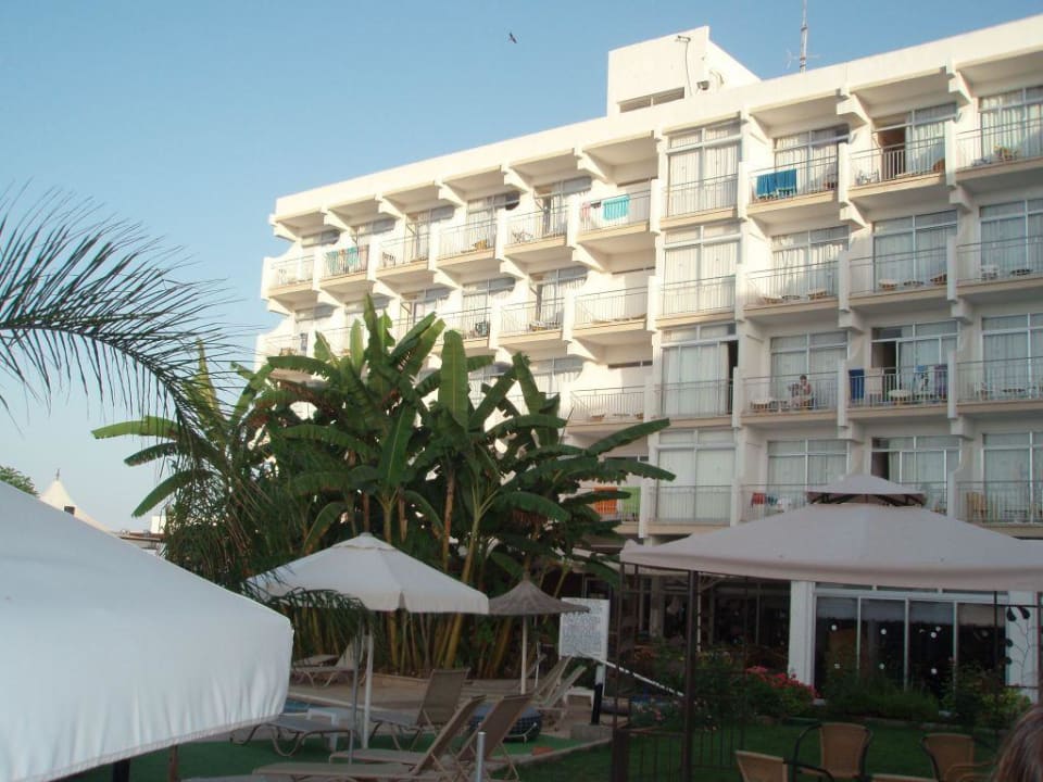 Innenseite des Hotels Pernera Beach Hotel