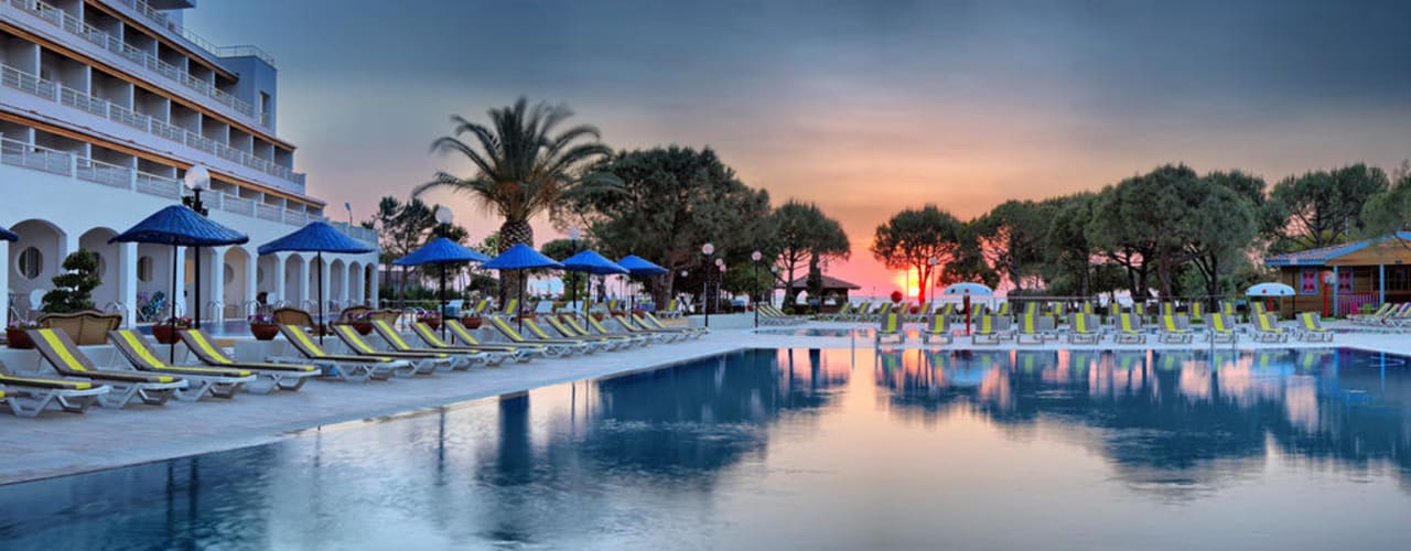 Large pool Batihan Beach Resort & Spa