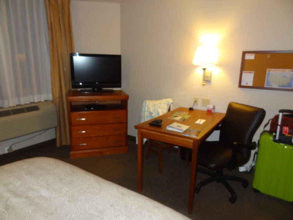 Fernseher mit Tischchen Candlewood Suites New York City Times Square