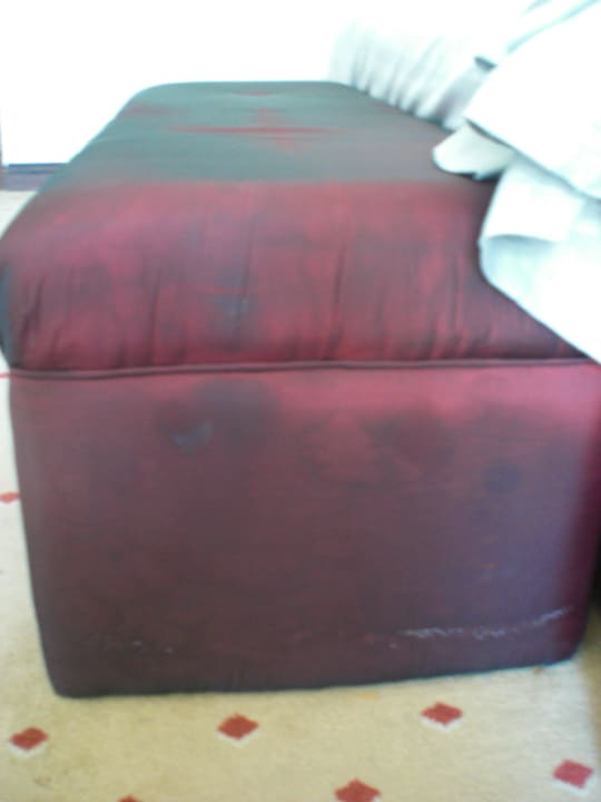 Milchige Flecken am Polster vor Bett Premier Le Reve Hotel & Spa