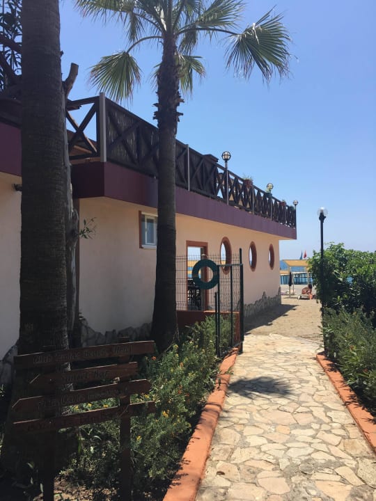 Beach Bar Weg Club Turtas Beach Hotel