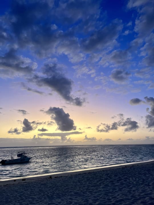 Strand Crystals Beach Resort Belle Mare, a member of Radisson Individuals
