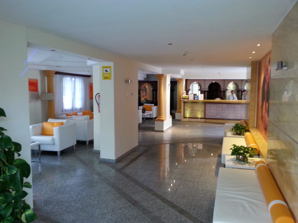 Lobbybereich mit Rezeption Globales Cortijo Blanco