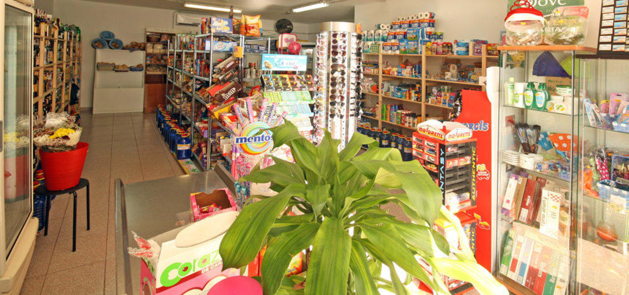 Supermarket Marina Bayview - Adults only