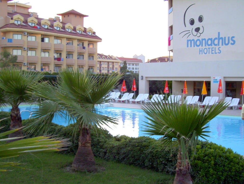 Relaxpool Side Breeze Hotel