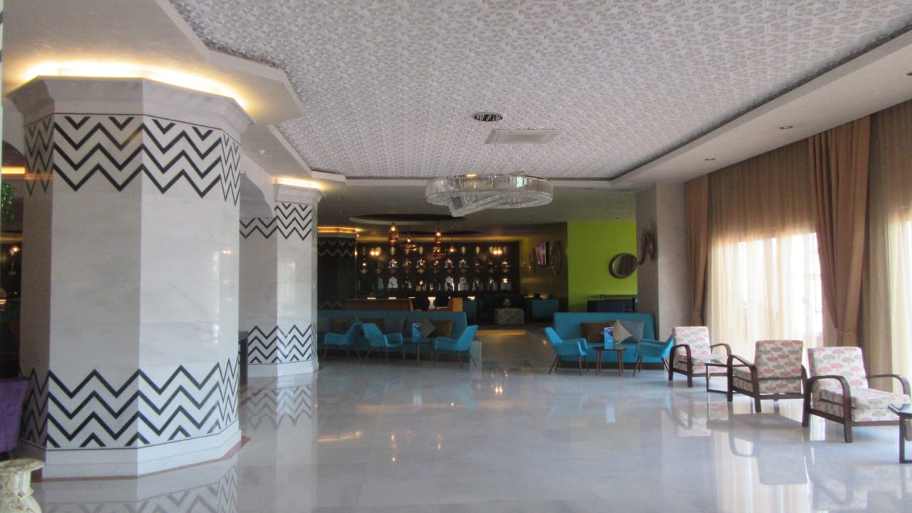 Lobby Royal Taj Mahal Hotel