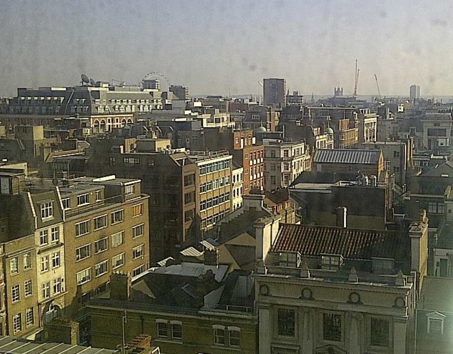 Der war auf der Scheibe, nicht am Objektiv! Treehouse Hotel London