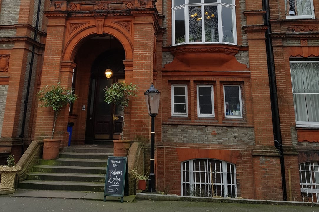 Lobby Palmers Lodge Swiss Cottage