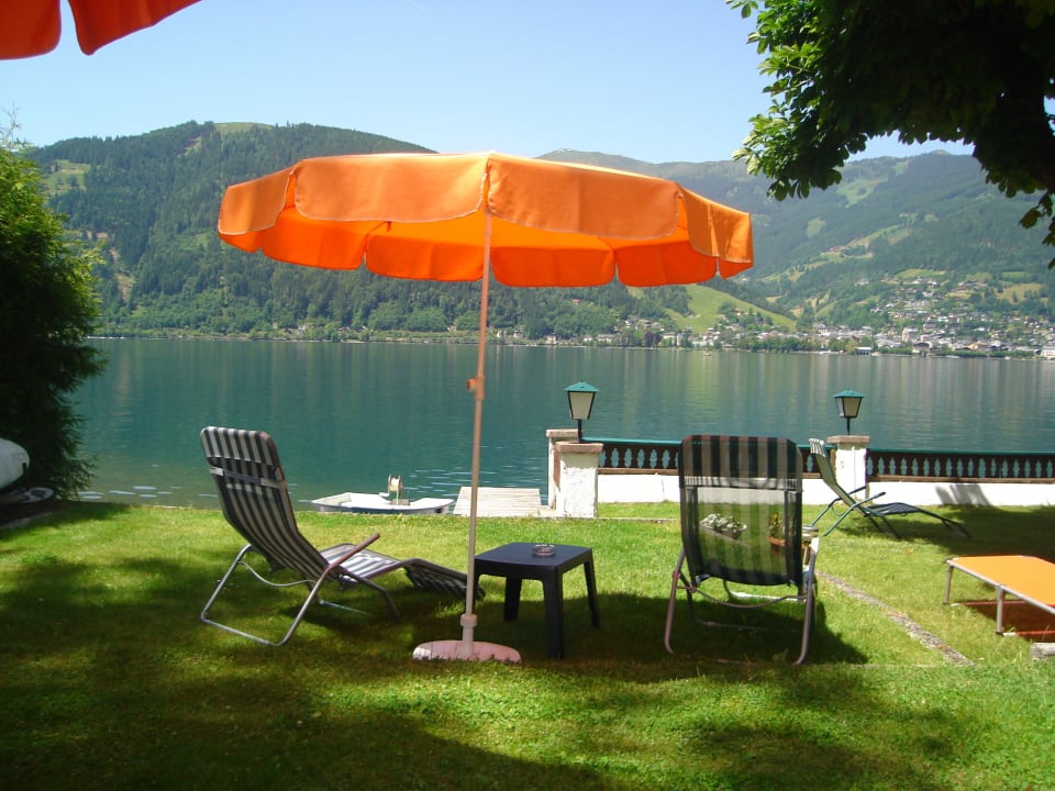 Liegewiese und Seezugang Apartments Kitzsteinhorn