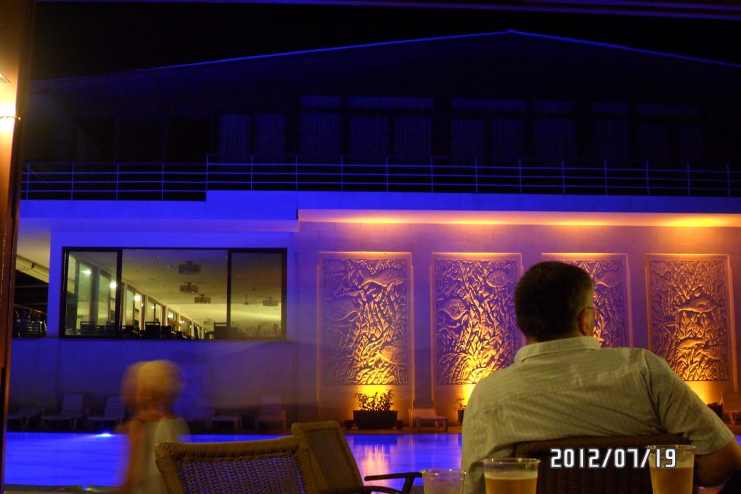 Ściana restauracji przy basenie Atlantique Holiday Club
