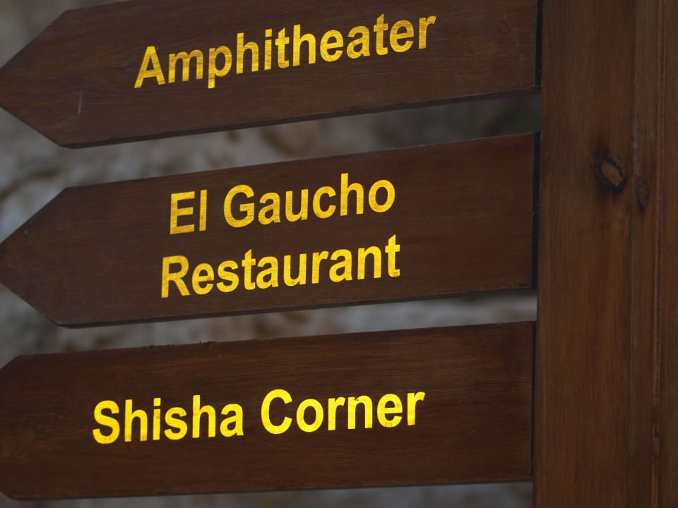 Wegweiser in der Anlage Pickalbatros Citadel Resort