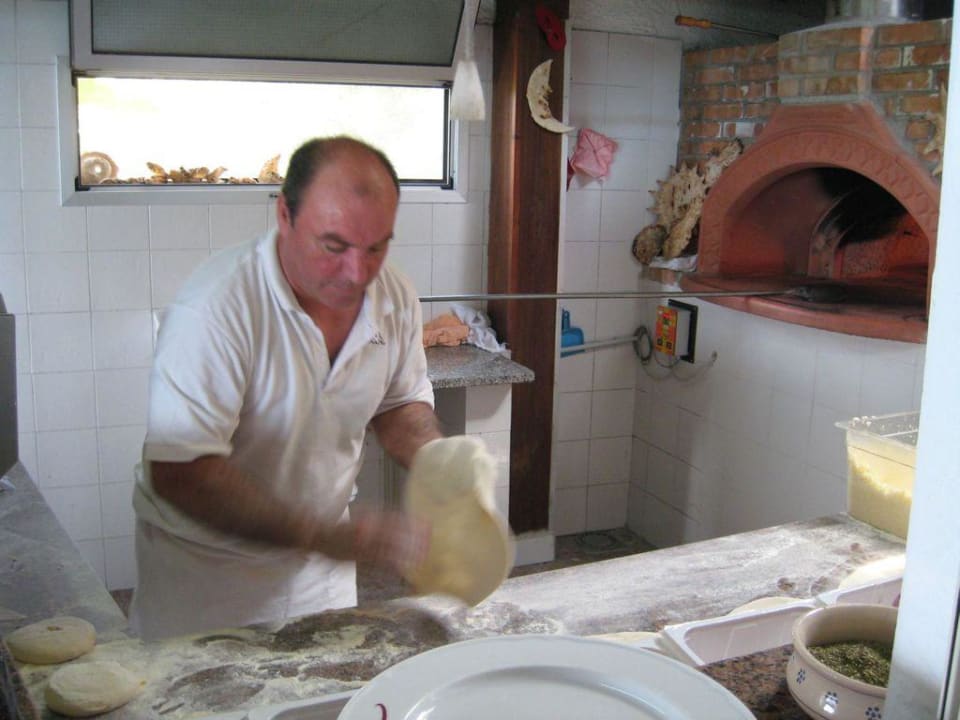 Pizzabäcker im Strandrestaurant Aldiana Club Rocca Nettuno Calabria