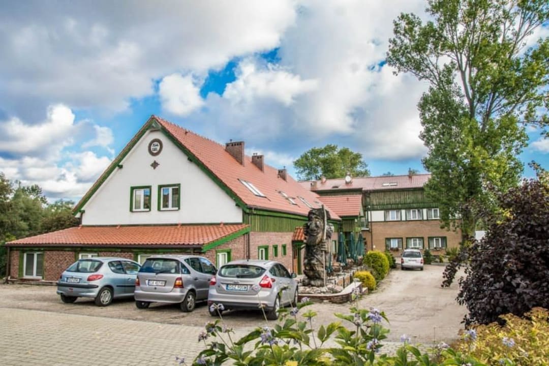 Wygląd zewnętrzny hotelu Hotel Dworek Osada Wędrowca