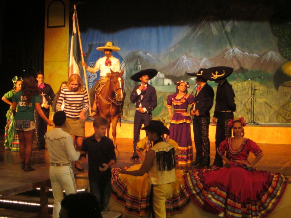 Einmalige Shows Grand Palladium Kantenah Resort & Spa