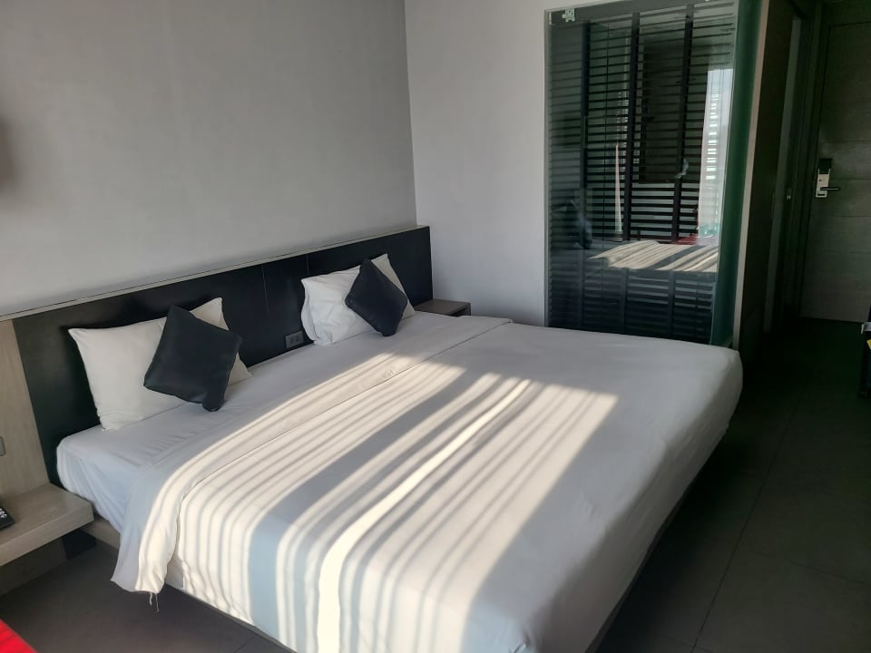 Zimmer Neon Pantong ex At Patong Hotel