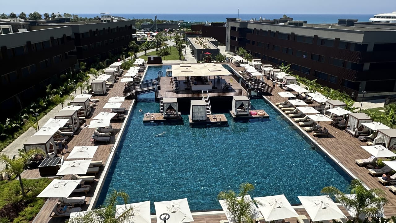 Pool Jacaranda Luxury Resort