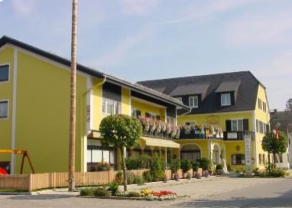 Gasthof Pension Sauer von außen, a. d. Hauptstraße Gasthof Sauer