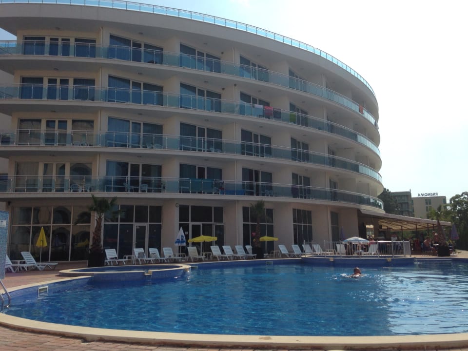 Von außen  Hotel Calypso