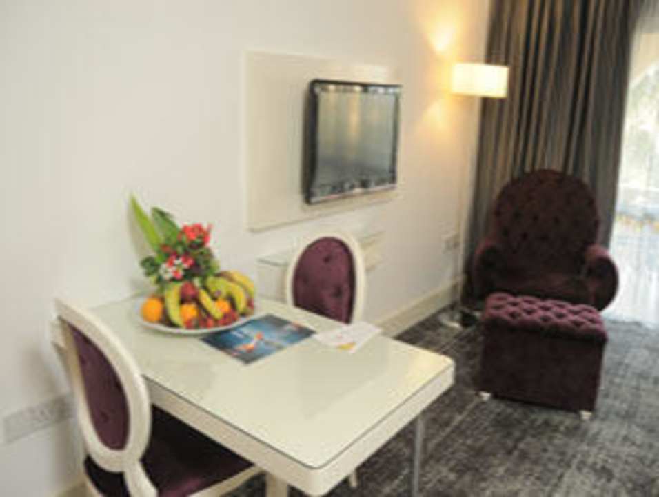 Club Galleri Sofa Oscar Resort Hotel