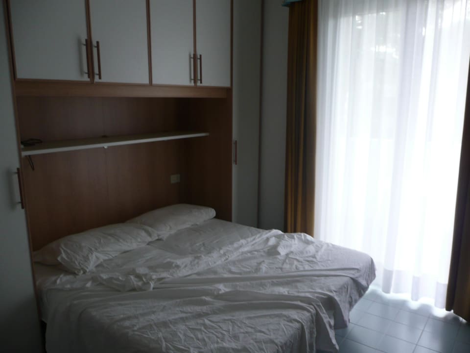 Viel zu klein - links war noch ein Stockbett Hotel Bellevue