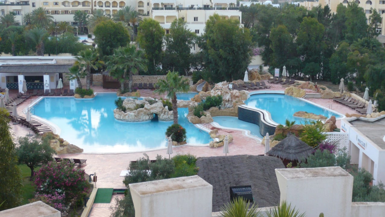 Morgens um 6 war schon alles mit Handtücher belegt Medina Solaria & Thalasso