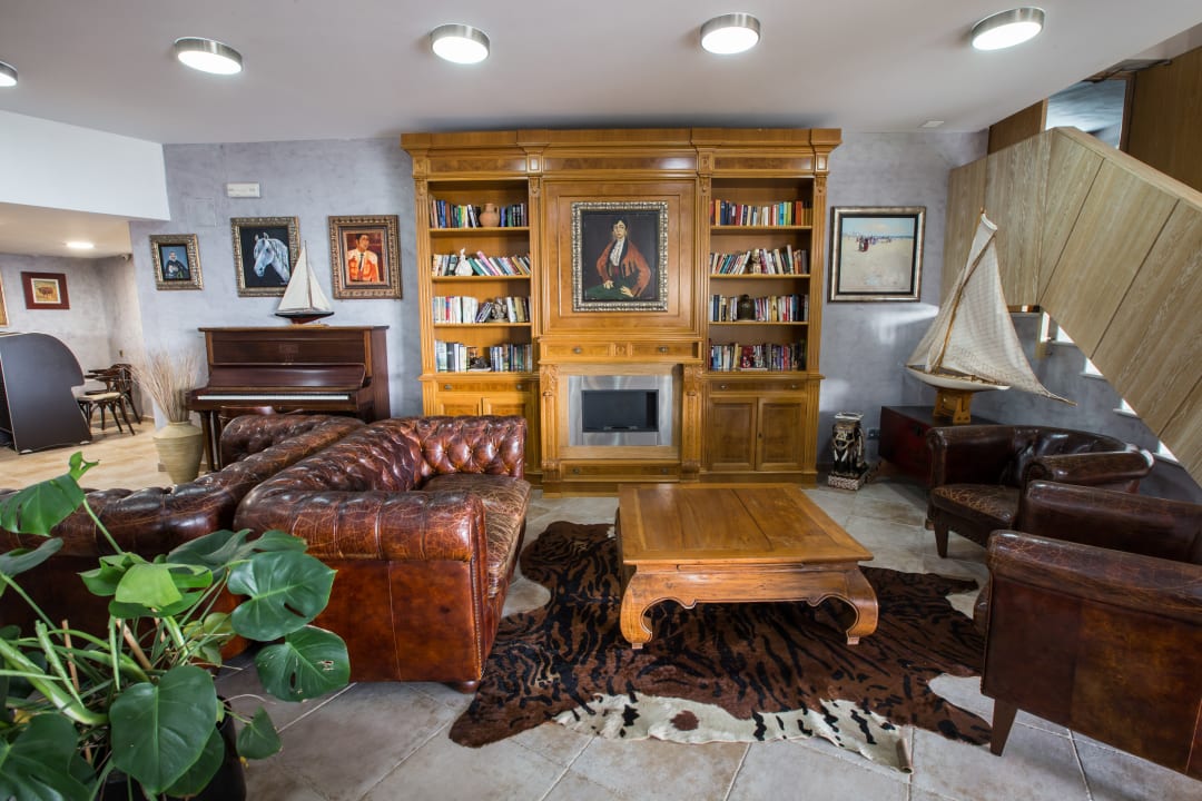 Lobby Hotel Alba Seleqtta