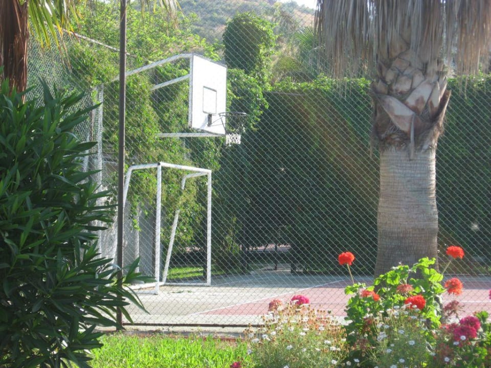 Basketball / Fußballplatz Green Paradise Beach Hotel