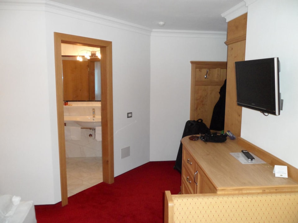 Blick vom Sitzbereich ins Zimmer Hotel Ingram