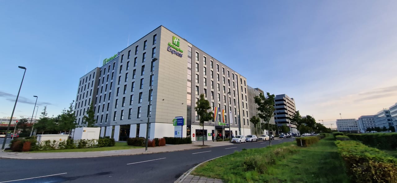 Außenansicht Holiday Inn Express - Düsseldorf Airport